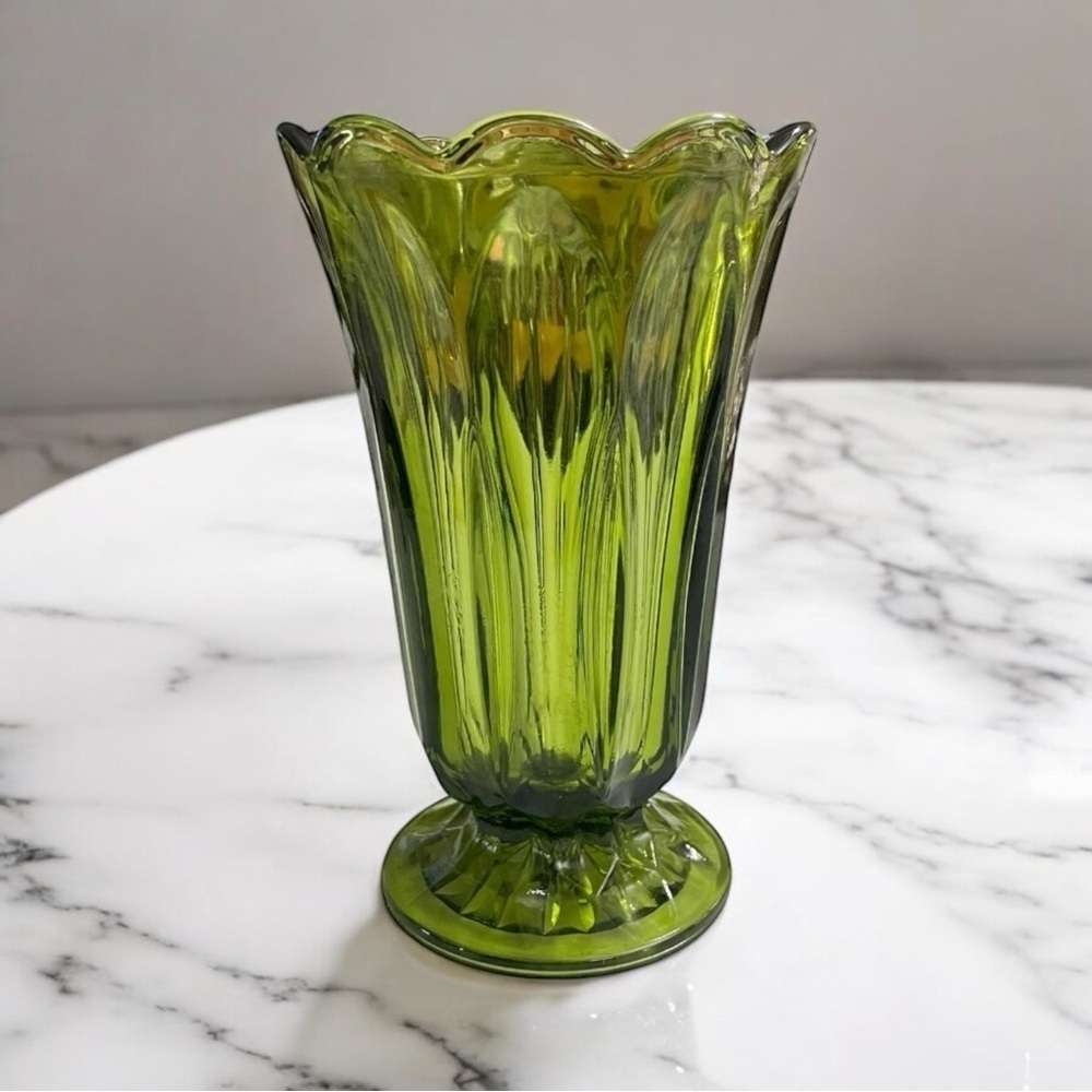 Vintage Indiana Glass Ribbed Olive Green Vase Scalloped Edge 8 1/2” Retro 1970’s